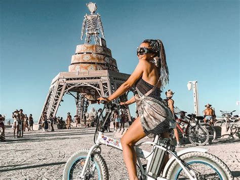 Burning Man 2019 Fashion Wildest Outfits From Desert Festival Photos