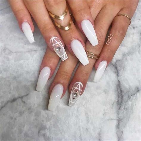 Las uñas blancas decoradas son tus nuevas favoritas en 2020. El color blanco demuestra pulcritud y elegancia. Para poder lucirlo al máximo, en el ámbito de ...