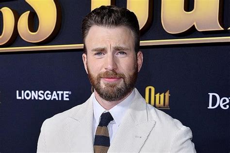 Chris Evans embraces his inner jerk in Knives Out, Latest ...