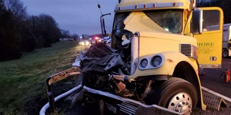 Crash Involving Multiple Semi Trucks Shuts Down I 40 In Smith County