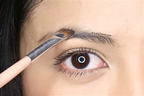 Super Quick Way To Fill In Eyebrows Naturally For Busy Mornings