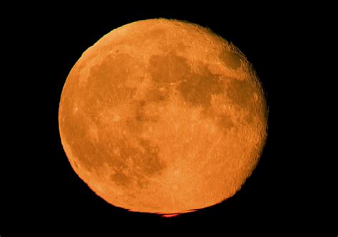 Apod 2005 September 22 Orange Moon Red Flash