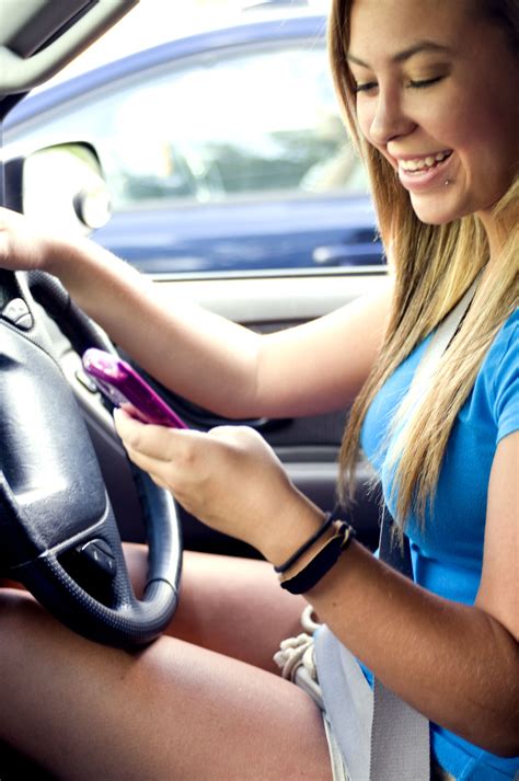Free Picture Nice Teenage Girl Driving Attempting Text One Friends