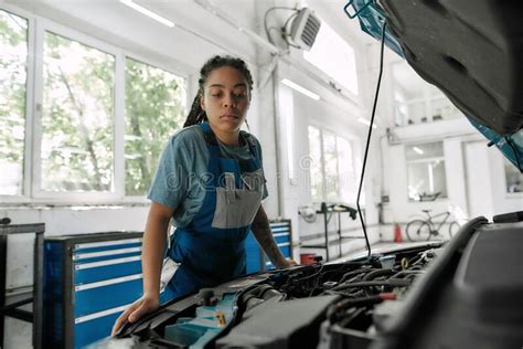 Autocare Young African American Woman Professional Female Mechanic