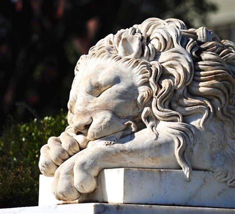 Antonio Canova Sleeping Lion Marble Sculpture 1792 Статуи