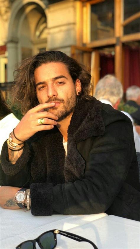 Pin by Rᴏsᴀʟɪɴᴀ Aɴᴅʀᴇᴇᴀ on Cantanti | Long hair styles men ...