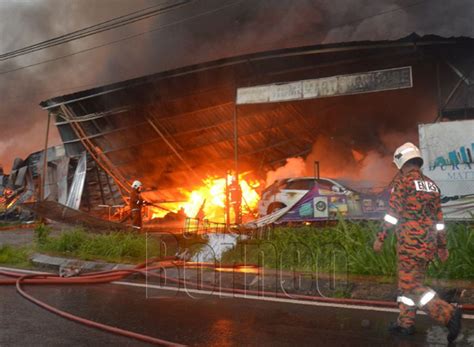 Kilang perabot murah indonesia menyediakan perabot jati asli indonesia dengan qualiti tinggi dan harga borong. Kedai perabot, kenderaan musnah terbakar di Donggongon ...