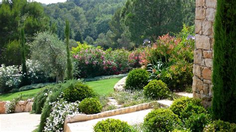 Villa dans le sud de la France. Jardin haut de gamme. Parc de 5