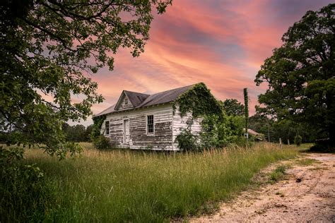 Abandoned Farmhouse In The Gloaming Vance County Rnorthcarolina