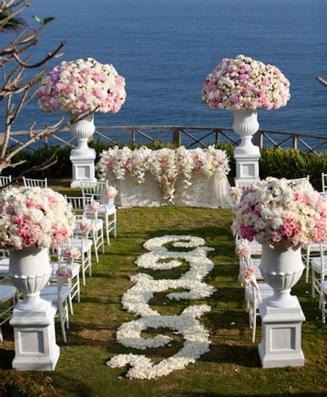 Your wedding centerpieces are the focal point of your reception tables and typically reflect the theme and style of your wedding. Victorian Wedding Theme Ideas - Weddings Romantique