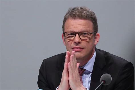 Finden sie das passende finanzprodukt oder lassen mitarbeiter des deutsche bank konzerns sind von diesem angebot ausgeschlossen. Deutsche Bank CEO's 2014 Bonus Just Vested, and It's Not ...