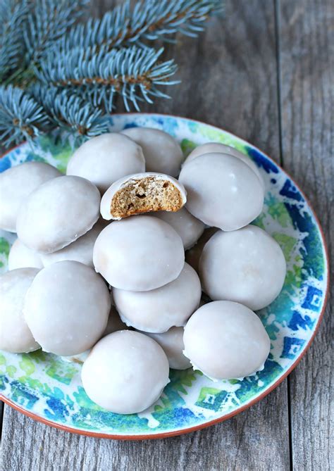 Austrian husarenkrapferl cookies, an almond shortbread dusted with icing sugar & finished off with a dollop of jam, will be the talk of the dessert table! Austrian Christmas Cookie Recipes / Husarenkrapferl, an ...