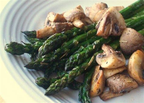 Spread the asparagus on a large plate. 6 Easy Ways To Cook Asparagus | How to cook asparagus ...