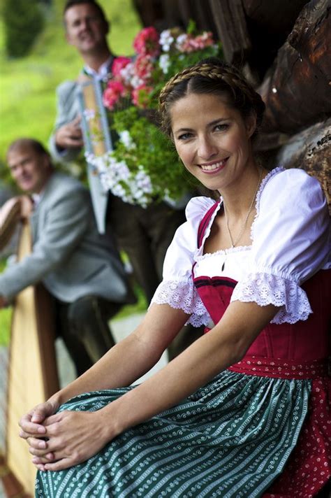 Salzburgerland Tourismus Bauernherbst Traditional Dresses Dirndl