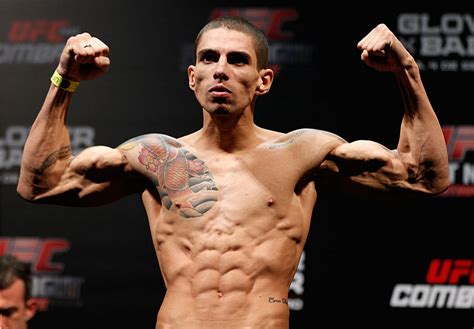 No ufc, mineiro alcançou um feito inédito, se tornando o primeiro lutador a vencer lutas em três categorias distintas: Lucas Mineiro renova com o UFC e quer voltar a luta ainda ...