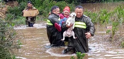 Extra Chile Noticias Online Carabineros Rescata A Personas Y Mascotas