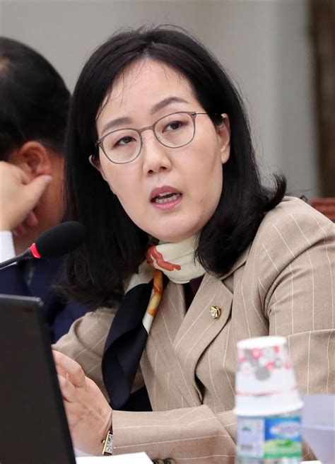Хён а ­(ким хён а | kim hyun ah | 김현아) позиция в группе: 한국당, 김현아 의원 '당원권 정지' 징계 1년여만에 해제키로