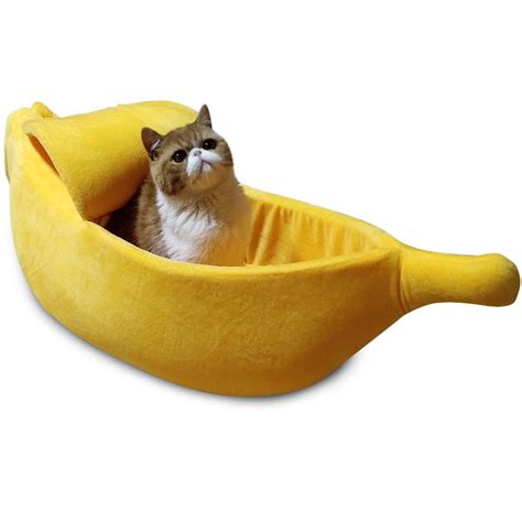 Replicating an edible banana, it can be peeled back, which provides a sneaky eye opening, or leave it unpeeled, to keep your kitty feeling safe and secure. Petgrow | Cute Banana Cat Bed M