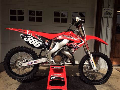 ↑ motorcycle consumer news (mcn). 2001 Honda CR 250 R: pics, specs and information ...