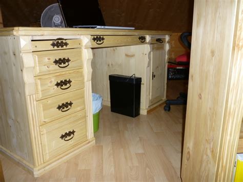 Verschraube das trennstück mit je 2 x universalschrauben (4 x 40 mm) mit boden und deckel. Schreibtisch im Landhausstil - Bauanleitung zum ...