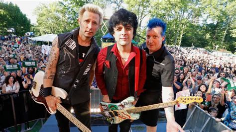 Watch the punk vets play burnout, she, american idiot and more! Green Day, Fall Out Boy & Weezer cancel Australia & New ...