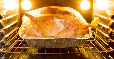 How To Cook A 20 Pound Turkey In A Bag Livestrong