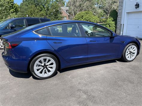 2022 / Model 3 / Standard Range Plus RWD / Deep Blue Metallic - WJ5IP