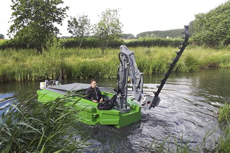 C585 Mowing Boat