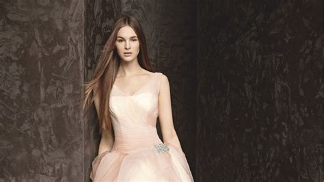 Glamour Exclusive A First Look At The Newest Wedding Dresses Vera Wang Designed For Davids