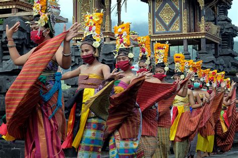 Potret Adat Dan Budaya Bali Di Tengah Pandemi