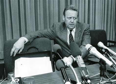 Bundeumweltministerin svenja schulze und bundeslandwirtschaftsministerin julia klöckner stellen in der bundespressekonferenz gesetz und. Schabowskis Pressekonferenz am Abend des 9. November 1989