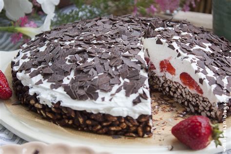 Wos zum Essn: Knusper-Puffreis-Erdbeer-Torte ohne backen [vegan]