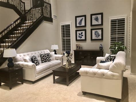 White and Navy Blue Living Room | Navy living rooms, Living room decor colors, Beams living room