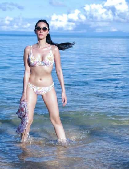 Heart Evangelista S Swimsuit Photo Is Glowing With Fire Emojis Pep Ph