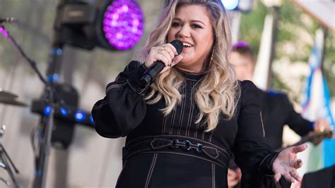Kelly Clarkson Says She Lost Millions For Giving Up Writing Credit