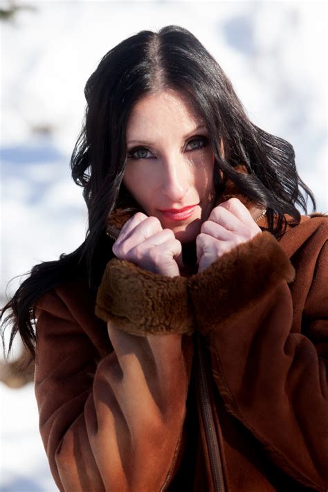 Безплатна снимка човек студ зима момиче жена коса брюнетка модел мода дама прическа