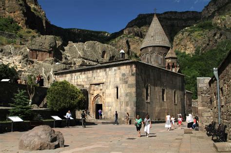 Hinter den zusammenstößen zwischen armenien und aserbaidschan? Armenien-Reisebericht: "Sonnentempel und Höhlenkloster ...