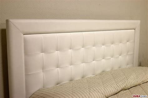 Spalliera lavorata artigianalmente in capitonnè santa maria capua vetere / italy / 2014. Letto Moderno Bianco in Pelle con Testiera a Quadri