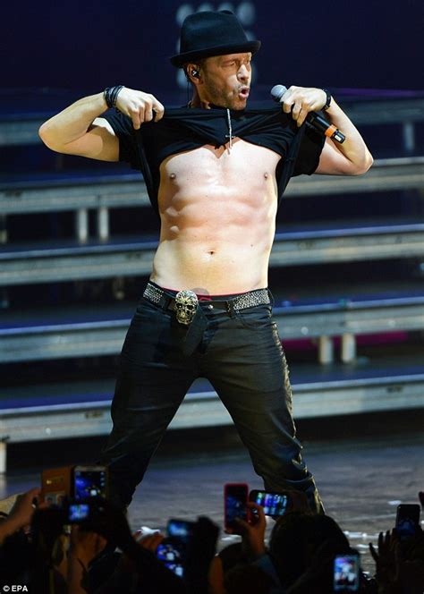 Donnie Wahlberg 44 Shows Off Chiselled Abs During New Kids On The