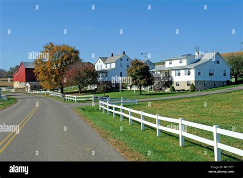 Amish Farm In Holmes County Ohio U S Stock Photo Alamy