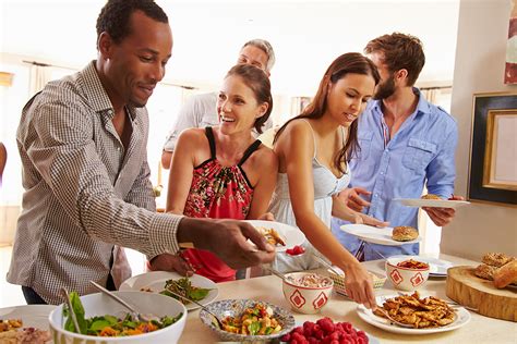 14 Tips To Ace Your Housewarming Party Etiquette