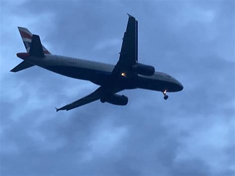 British Airways Flights Coming Into Land At Heathrow Airport Raviation