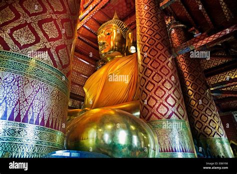 Ayutthaya Buddha Statue In Wat Phanan Choeng Thailand Stockfotografie