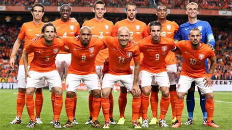 The netherlands national football team is the national association football team of the netherlands and is controlled by the royal dutch football association (knvb), the governing body for football in the netherlands. Nederland Nationale elftal