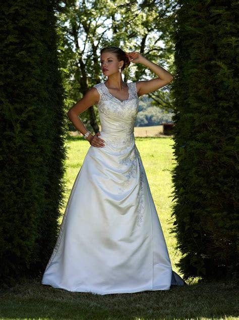 Romantica Of Devon Glamourous Wedding Dress Wedding Dresses