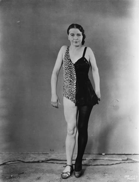 6 Février 1932 Le Célèbre Artiste De Cirque Hermaphrodite Josephine Joseph Dont Le Corps Mi