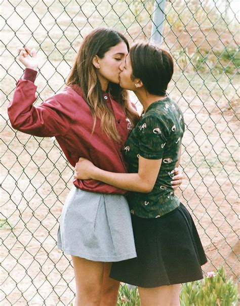 Fotos De Duas Meninas Se Beijando Foto Rosto Feminino