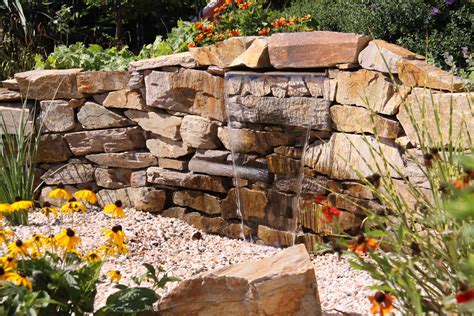 Garten pflaster garten hochbeet sichtschutz garten bauerngarten steinmauer garten gartenmauern backsteinmauer ziegelmauer. Steinmauer - Gartengestaltung Reinisch