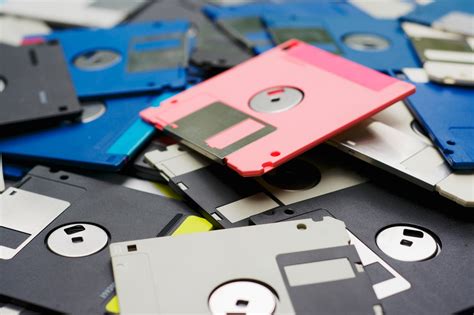 The Us Uses Floppy Disks To Run Its Nuclear Program Glamour