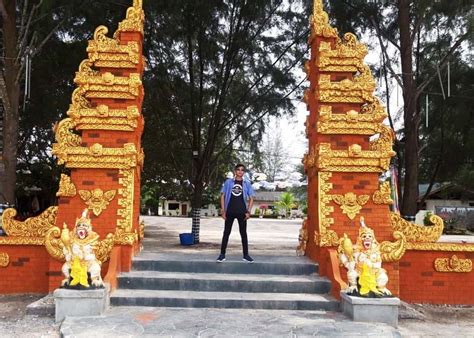 Tempat makan siang sambil memandang laut yorumundan. Foto, Lokasi dan Tiket Masuk Pantai Bali Lestari ...